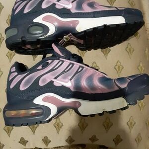 Women's Nike Size 5.5 Pink and Gray Training Sneakers